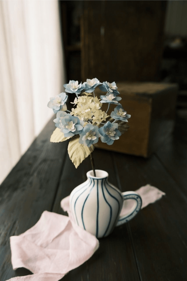 Double sided vase and flower