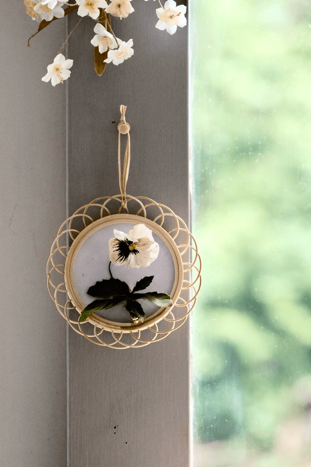 Pansy wall decor & pin