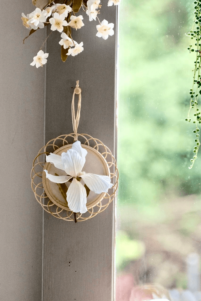Iris wall decor & pin