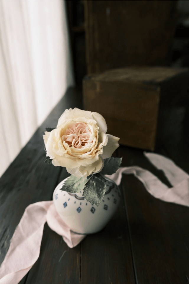 Double sided vase and flower